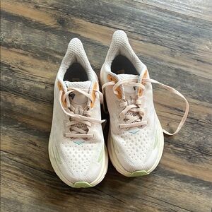 Hoka Clifton 9 Size 7 wide